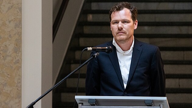 Kurátor Slezského zemského muzea Ondřej Haničák ze sbírek uložených napříč střední Evropou sestavil výstavu o významu Lichtenštejnů v regionu.