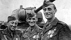 Válení hrdinové (zleva) Antonín Sochor, Josef Burík a Richard Tesaík po...