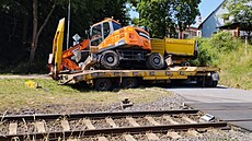 Na elezniním pejezdu ve Strái nad Nisou vrazil vlak do auta peváejícího...