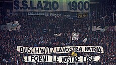 Italský fotbal má s antisemitismem dlouhodobé problémy. Na snímku z roku 1998...