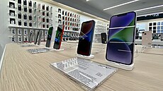 Prodejna Apple Premium Partner spolenosti iWant v praském paláci Koruna