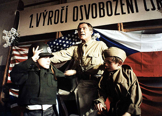 Jan Tíska (uprosted) ve filmu Obecná kola (1991)
