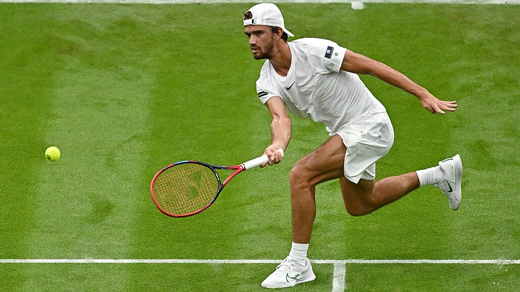 eský tenista Tomá Machá bhem prvního kola Wimbledonu.
