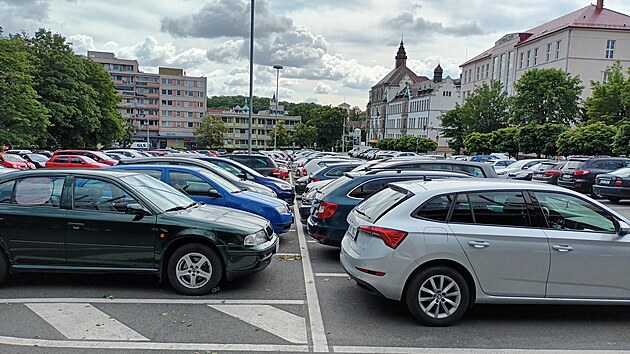 Plné parkovit v centru Teplic