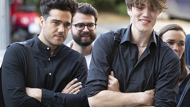 Slavnostní premiéra filmu Brutální vedro v karlovarském divadle. Na snímku režisér Albert a herec Vincent Hospodářští (4. července 2023)