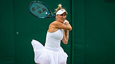 eská tenistka Markéta Vondrouová bojuje na Wimbledonu.