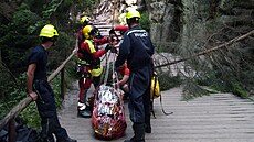 Záchranái zasahovali u zranné polské turistky na okruhu v Adrpachu. (3....