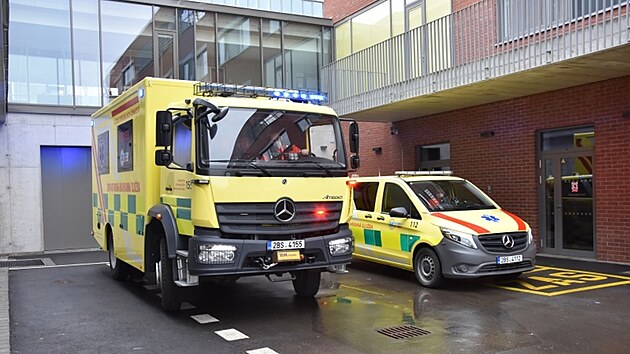 Jihomoravští záchranáři využívají velkokapacitní sanitku Mercedes-Benz Atego.