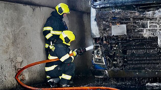 Požár nákladního vozu ve Štrenberku zaměstnal čtyři jednotky hasičů.