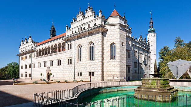 Litomyšl. Renesanční zámek si ve městě na česko-moravském pomezí nechali postavit v 16. století Pernštejnové jako své rodinné sídlo. Unikátní interiéry zámku, zapsaného v seznamu světového dědictví UNESCO, vznikly při barokních a klasicistních úpravách.