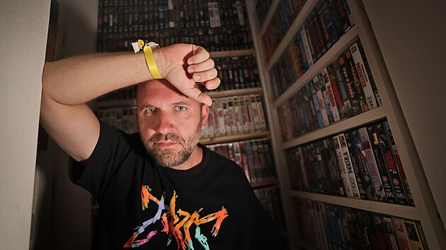 Už pár tisíc videokazet má ve své sbírce učitel a člen rapové skupiny Pio Squad Filip Konvalinka.