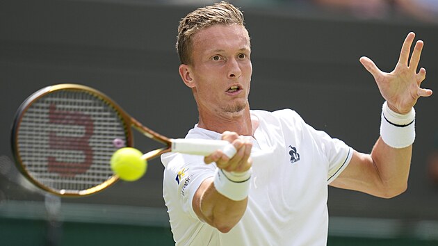 Jiří Lehečka bojuje o postup do wimbledonského čtvrtfinále.