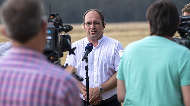 Ministr zemědělství Marek Výborný informuje o prvních výsledcích žní. (10. července 2023)