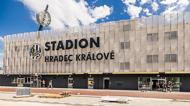 Nový stadion Hradce Králové je skoro dokončený. Má však potíže s kolaudací stavby.
