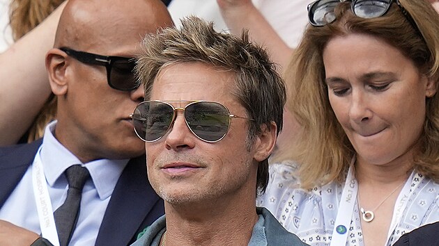 Brad Pitt na finle musk dvouhry ve Wimbledonu (Londn, 16. ervence 2023)