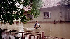Archivní fotografie z katastrofálních povodní v roce 1997 dokazuje, co umí...