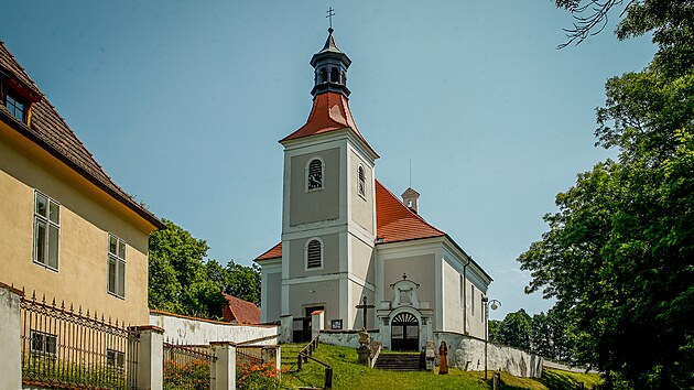 Kostel svatho Vincence dominuje celmu hraditi v Doudlebech na Budjovicku. Stoj pravdpodobn na mst pvodnho ran stedovkho kostela.