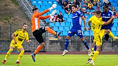 Zápas druhé fotbalové ligy FK Varnsdorf - Sigma Olomouc B. Domácí branká...