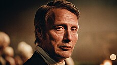 Mads Mikkelsen ve fillmu Zaslíbená zem, který soutí v Benátkách