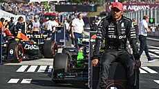Lewis Hamilton z Mercedesu jako vítz kvalifikace na VC Maarska