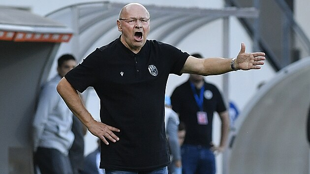 Trenér Plzně Miroslav Koubek během utkání proti Hradci