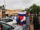 Lid demonstruj v ruskch vlajkch v hlavnm mst Nigeru Niamey na podporu...