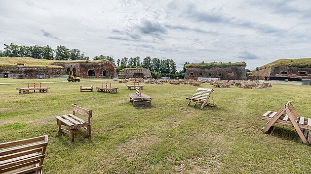 V josefovské pevnosti vrcholí přípravy na 26. ročník festivalu Brutal Assault. (2. srpna 2023)