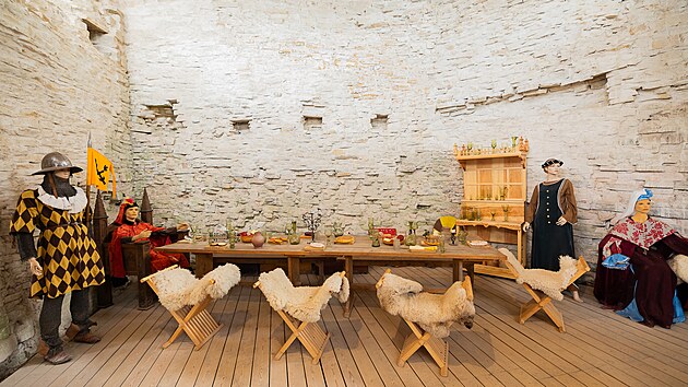 Tak se mohlo na středověkém Vízmburku stolovat. (12. července 2023)