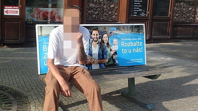 V posledních letech klesá u Plzeňanů pocit bezpečí. Zejména v centru města se pohybuje řada lidí bez domova, drogově závislých a opilých. Dělají nepořádek, jsou hluční, agresivní, porušují zákony a vyhlášky. Strážníci řeší jejich prohřešky téměř každý den.