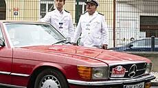 U Národního technického muzea se konal sraz majitel voz Mercedes-Benz. (5....