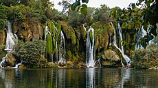 Hlavním turistickým magnetem eky Trebiat je vodopád Kravica.