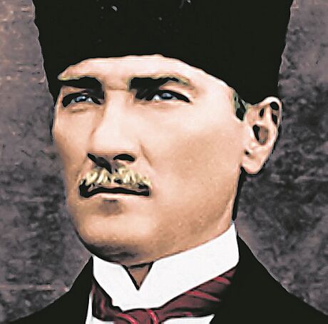 Mustafa Kemal zvaný Atatürk, mu, který na rozvalinách osmanské íe vybudoval...