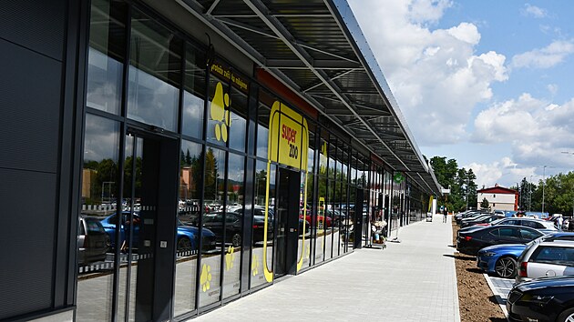 Nové obchodní centrum v Blansku funguje od konce června, prodejna Lidl má otevřít na začátku listopadu.