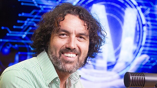 Dnešním hostem pořadu Rozstřel je Petr Mára, technologický guru.