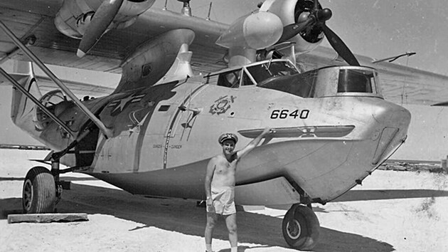 Po 30 hodinch George Gaye zachrnila osdka PBY Catalina.