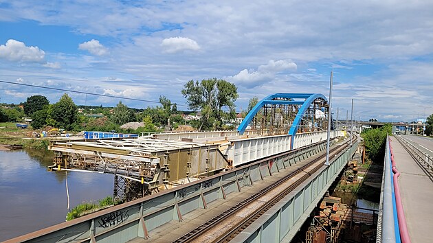 Nov eleznin most dlnci na sv msto vysouvali v minulm tdnu. (15. srpna 2023)