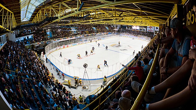 Vyprodan Zimn stadion Ivana Hlinky v Litvnov, Zpas legend sledovalo 5 944 divk.