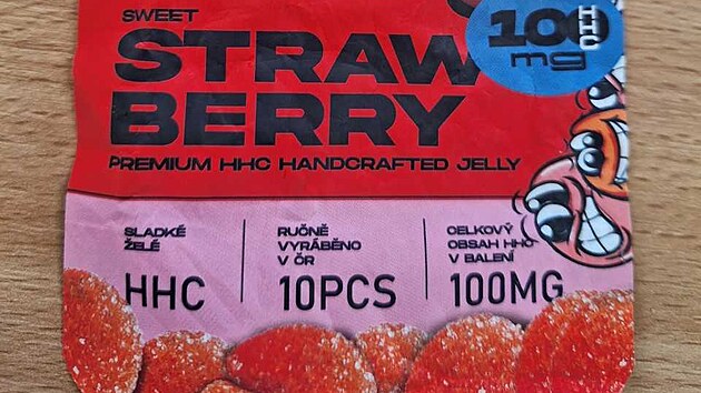 trnctilet dvka koupila sek bonbon Jelly Strawberry v automatu obchodnho centra Stromovka.