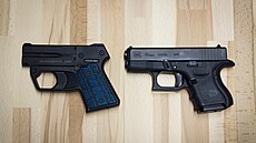 Porovnání moderní perkusní pistole s kompaktní pistolí Glock 26
