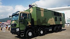 ínské bojové vozidlo s laserovou zbraní na vojenské pehlídce v u-chaj. (9....
