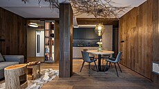 Dosáhnout provázanosti použitého dřeva se architektům podařilo jen díky... Dosáhnout provázanosti použitého dřeva se architektům podařilo jen díky...