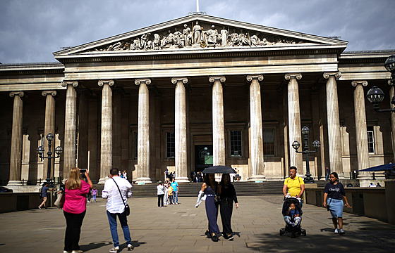 Celkový pohled na budovu Britského muzea v Londýn. Metropolitní policie nyní...