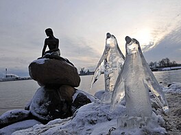 V roce 2009 vyrobili ochránci ivotního prostedí soe spoleníky z ledu....