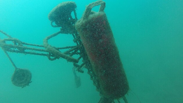 Hasiči-potápěči trénovali v zatopeném lomu Výkleky na Přerovsku.