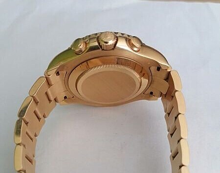 Odcizen nramkov hodinky znaky Rolex ze lutho kovu s modrm cifernkem maj vrobn slo Z857479.