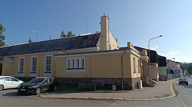 Starost o historickou budovu, k níž náleží i tři volejbalové kurty a hřiště na beachvolejbal, už je nad možnosti TJ Sokol ve Světlé nad Sázavou. Převezme sportoviště město?