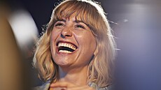 Smích nás baví, přirozeně. Jenže baví též naše tělo, má ozdravné účinky,... Smích nás baví, přirozeně. Jenže baví též naše tělo, má ozdravné účinky,...