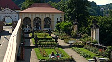 Rová zahrada u dínského zámku