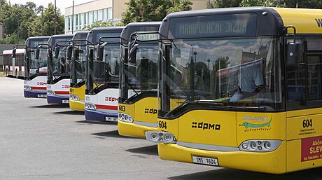 idi autobusu dojel se zrannými a na nádraí. Ilustraní snímek