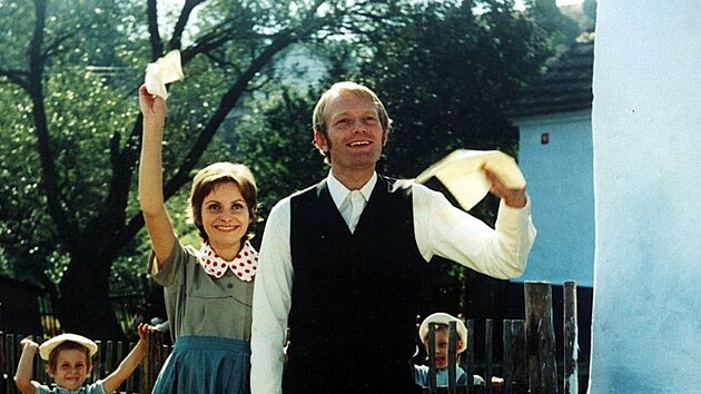Marta Vanurov a Ludk Sobota ve filmu Jchyme, ho ho do stroje! (1974)